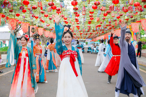 7南海景區(qū)漢服快閃巡游.JPG