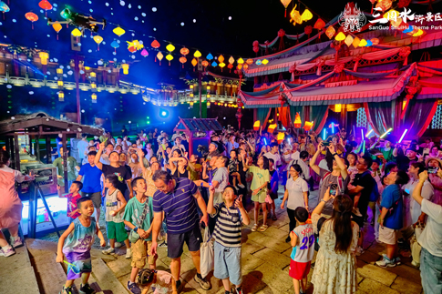 2無錫景區(qū)“漢宋奇妙夜”活動現(xiàn)場人氣火爆.jpg