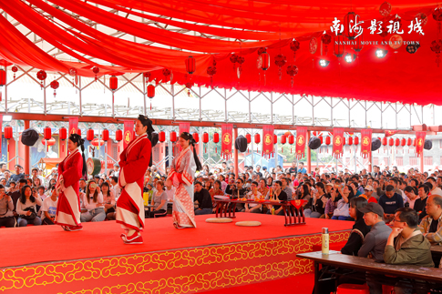 4南海景區(qū)演出現(xiàn)場(chǎng)座無(wú)虛席.jpg